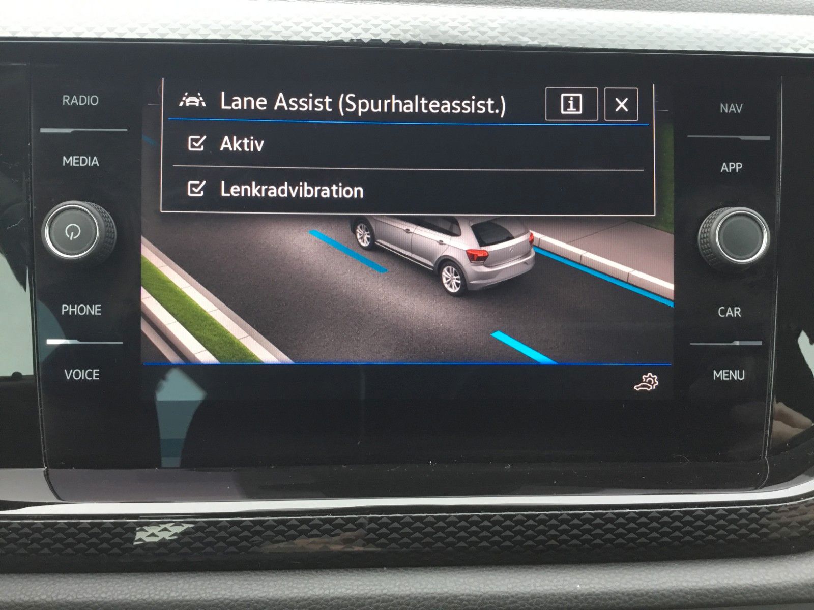 Fahrzeugabbildung Volkswagen Polo 1.0 TSI DSG Life+LED+Kamera+AppConnect+ACC