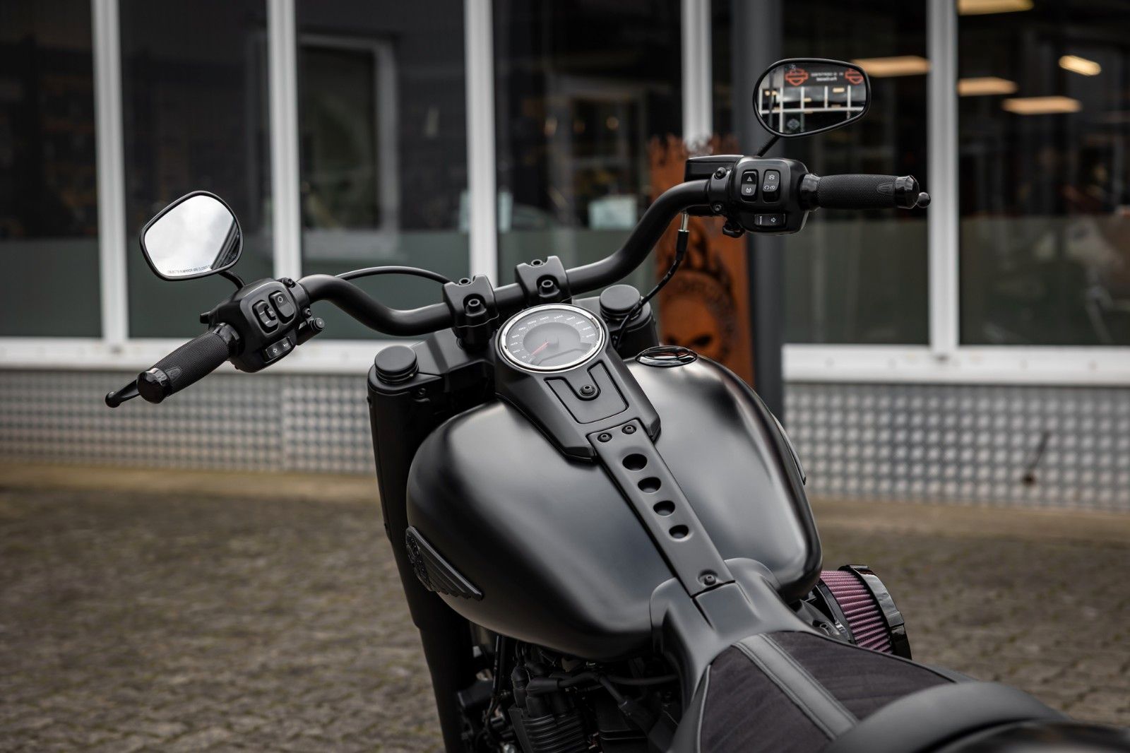 Fahrzeugabbildung Harley-Davidson ALL MATT DARK BOY FLFBS 117 MY25-H-D Kiel Custom