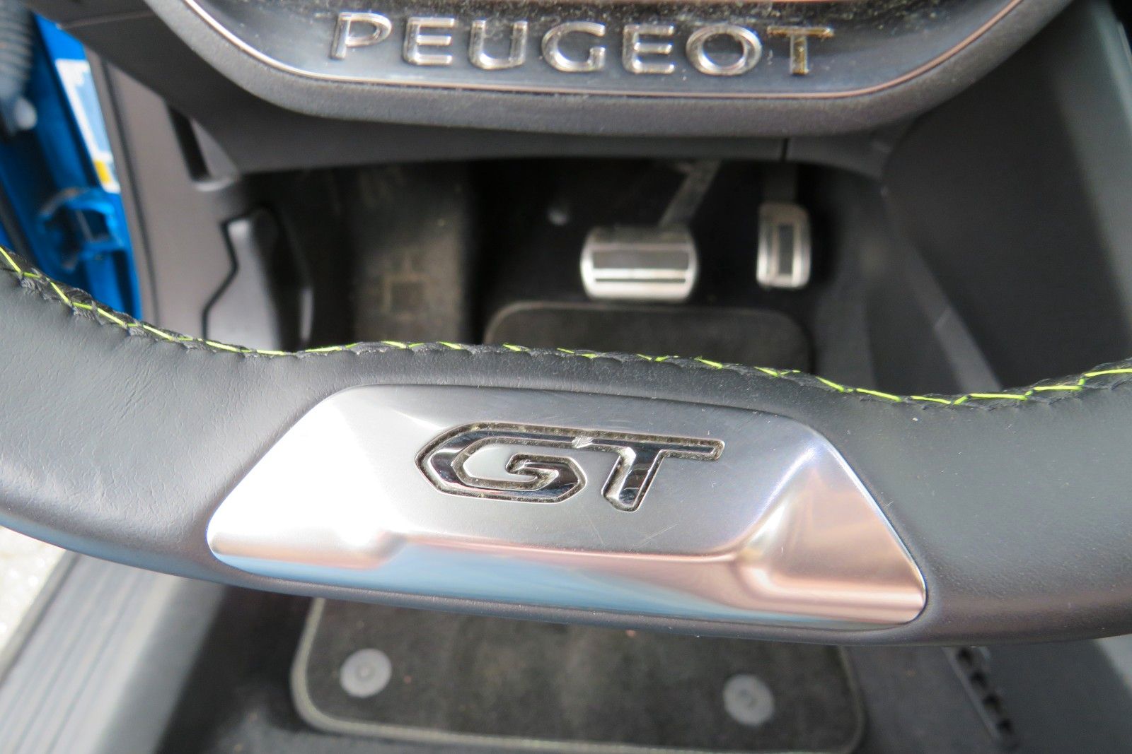 Fahrzeugabbildung Peugeot 2008 e- GT SITZH. NAVI KAMERA PDC 1.HD