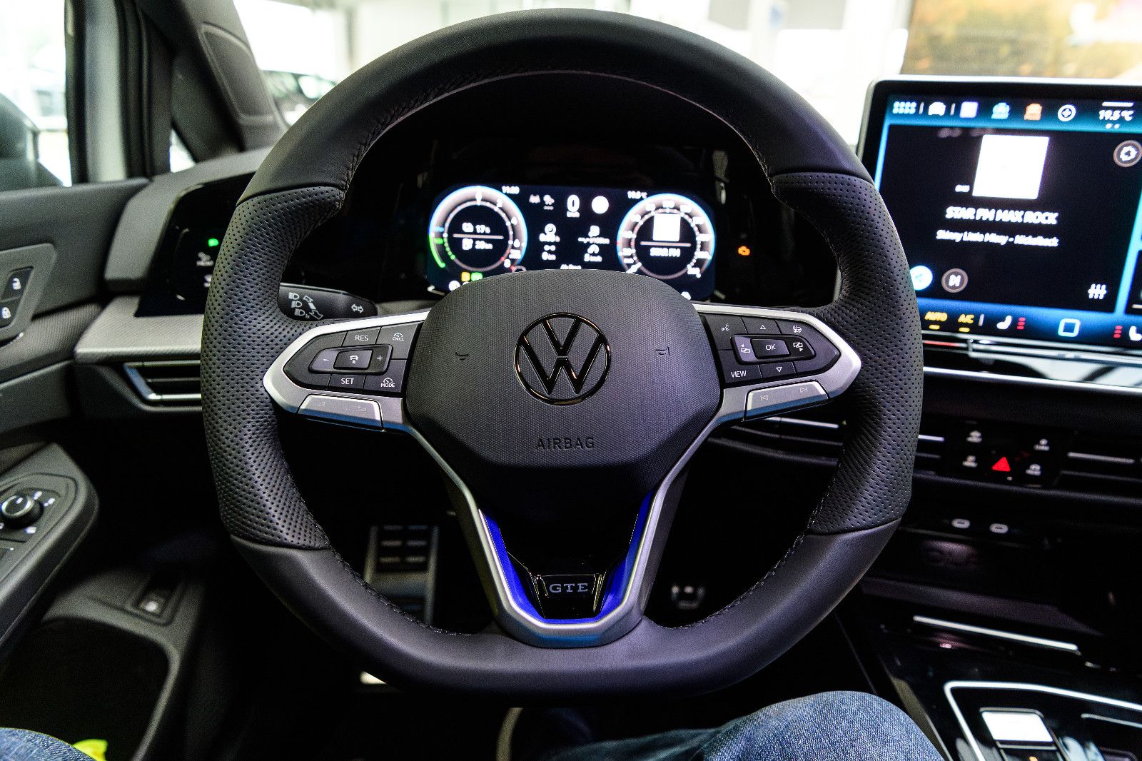 Fahrzeugabbildung Volkswagen Golf GTE BLACK-STYLE+ IQ-LIGHT