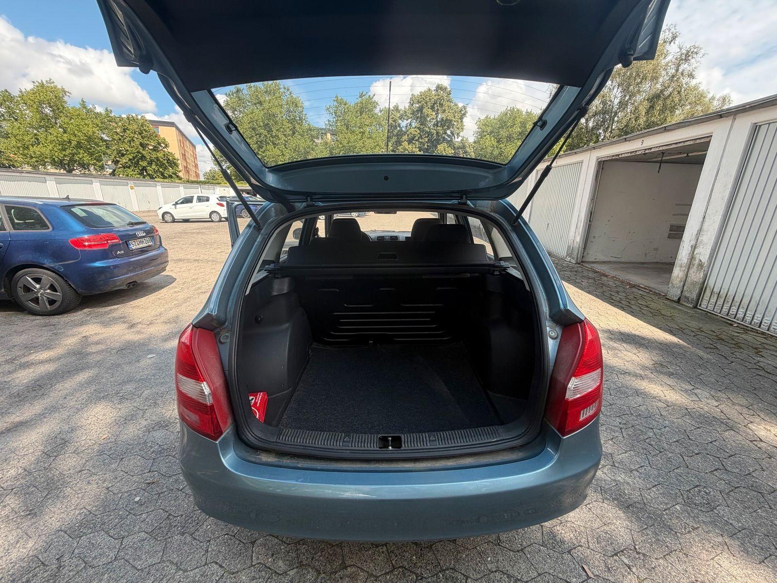 Skoda Fabia 2009 — photo 11