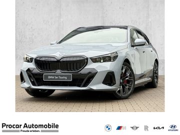 BMW Leasingangebot: BMW 530e xDrive M Sport PANO AHK DA PROF PA PROF 20"