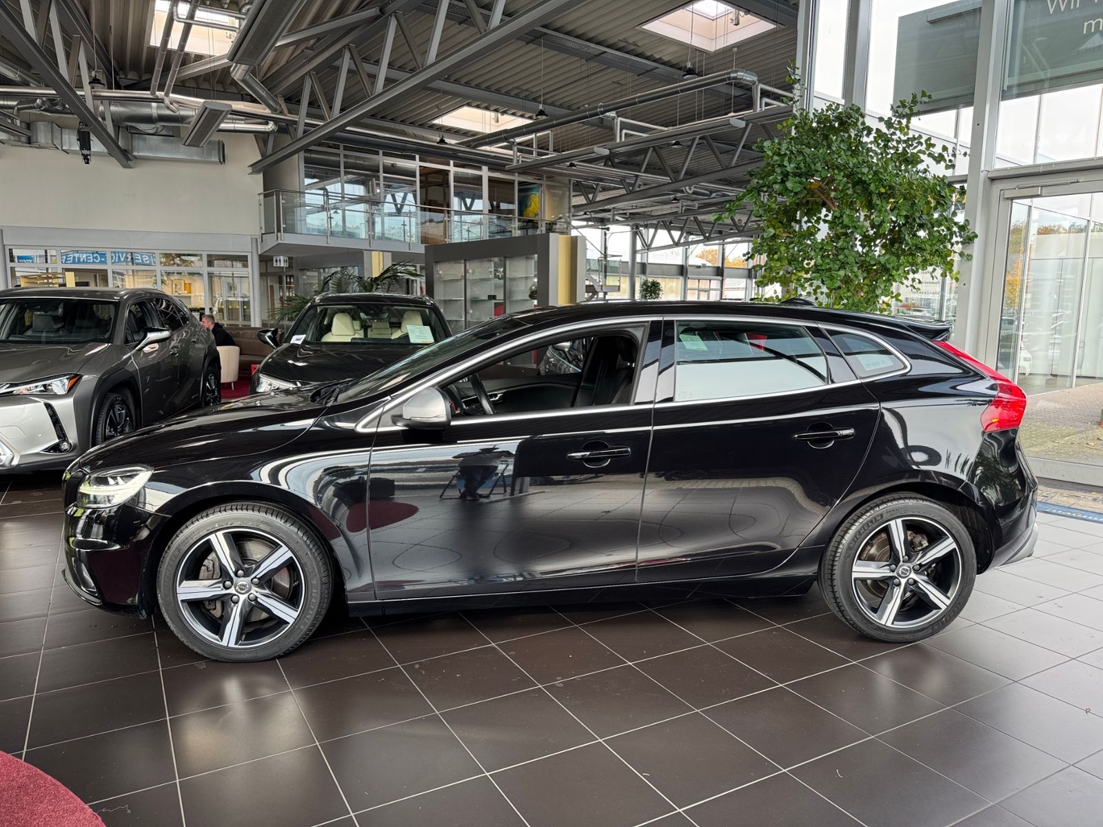 Fahrzeugabbildung Volvo V40 T3 Geartronic R Design LED ALU