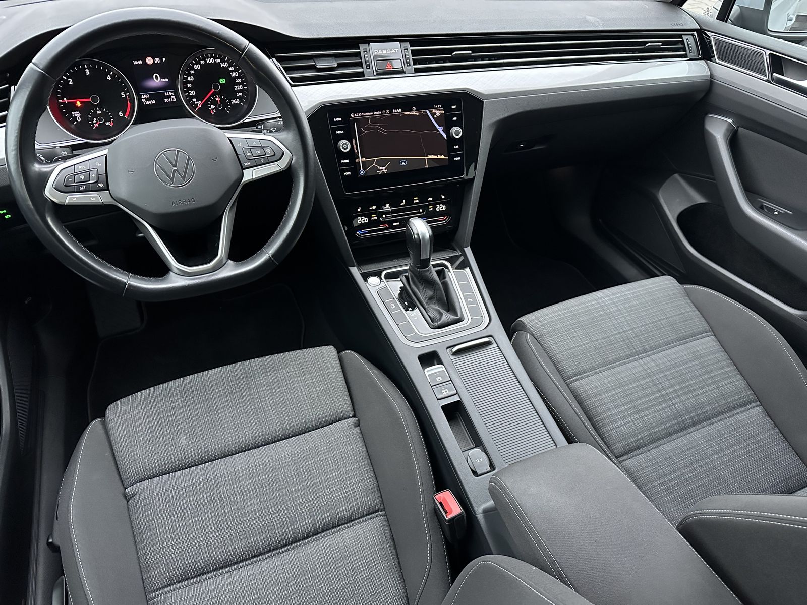 Fahrzeugabbildung Volkswagen Passat Variant 2.0 TDI DSG Business NAV+LED+ACC