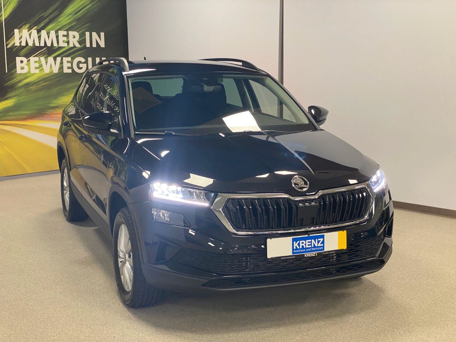 Fahrzeugabbildung SKODA Karoq 1.5 TSI DSG Selection+AHK+KAMERA+16"ALU+BC