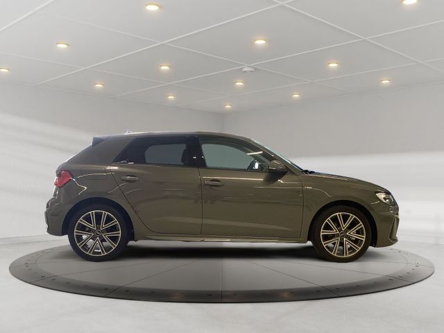A1 Sportback S line 30TFSI S tronic,LED,Navi Plu