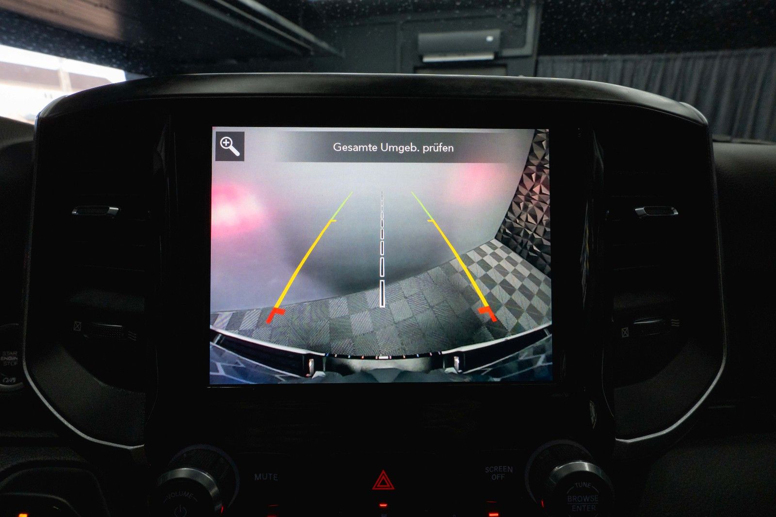 Fahrzeugabbildung Dodge RAM 5.7 V8 HEMI 4x4 OFFROAD Night AXLE LOCK 19%