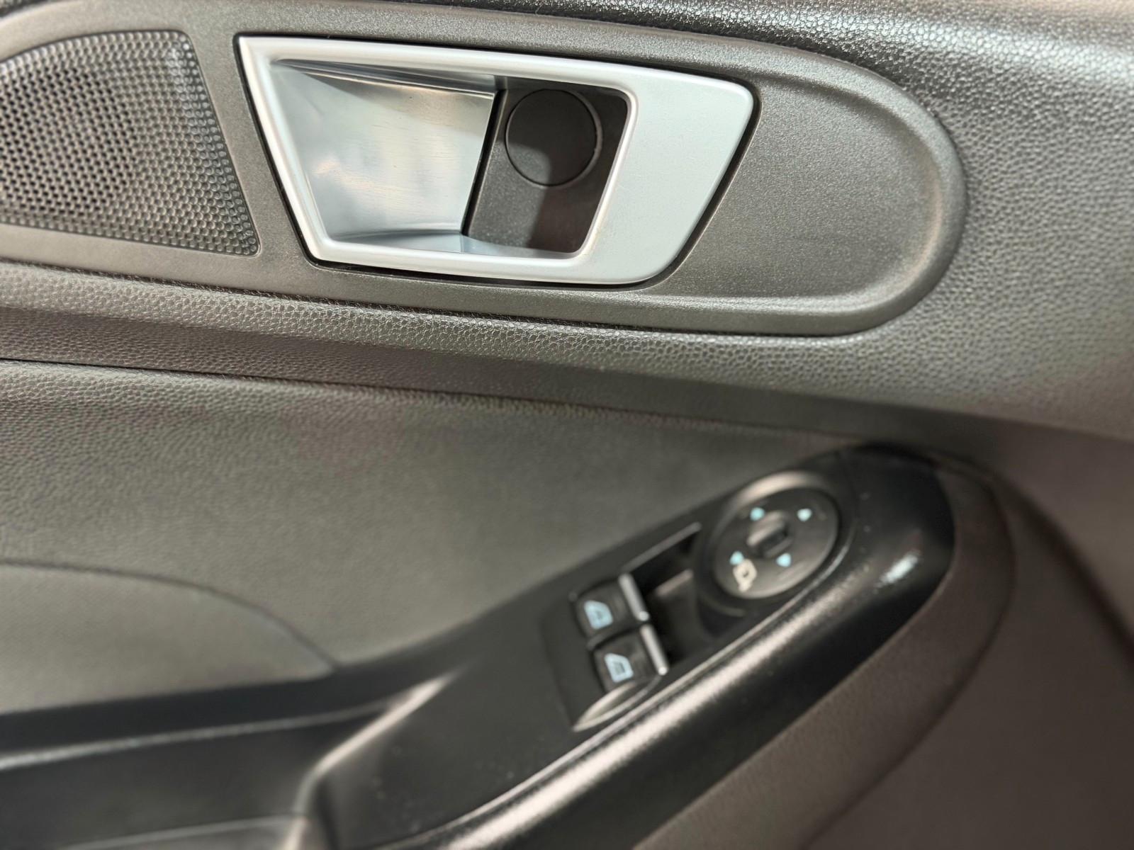 Ford Fiesta Edition Winterpaket USB PDC