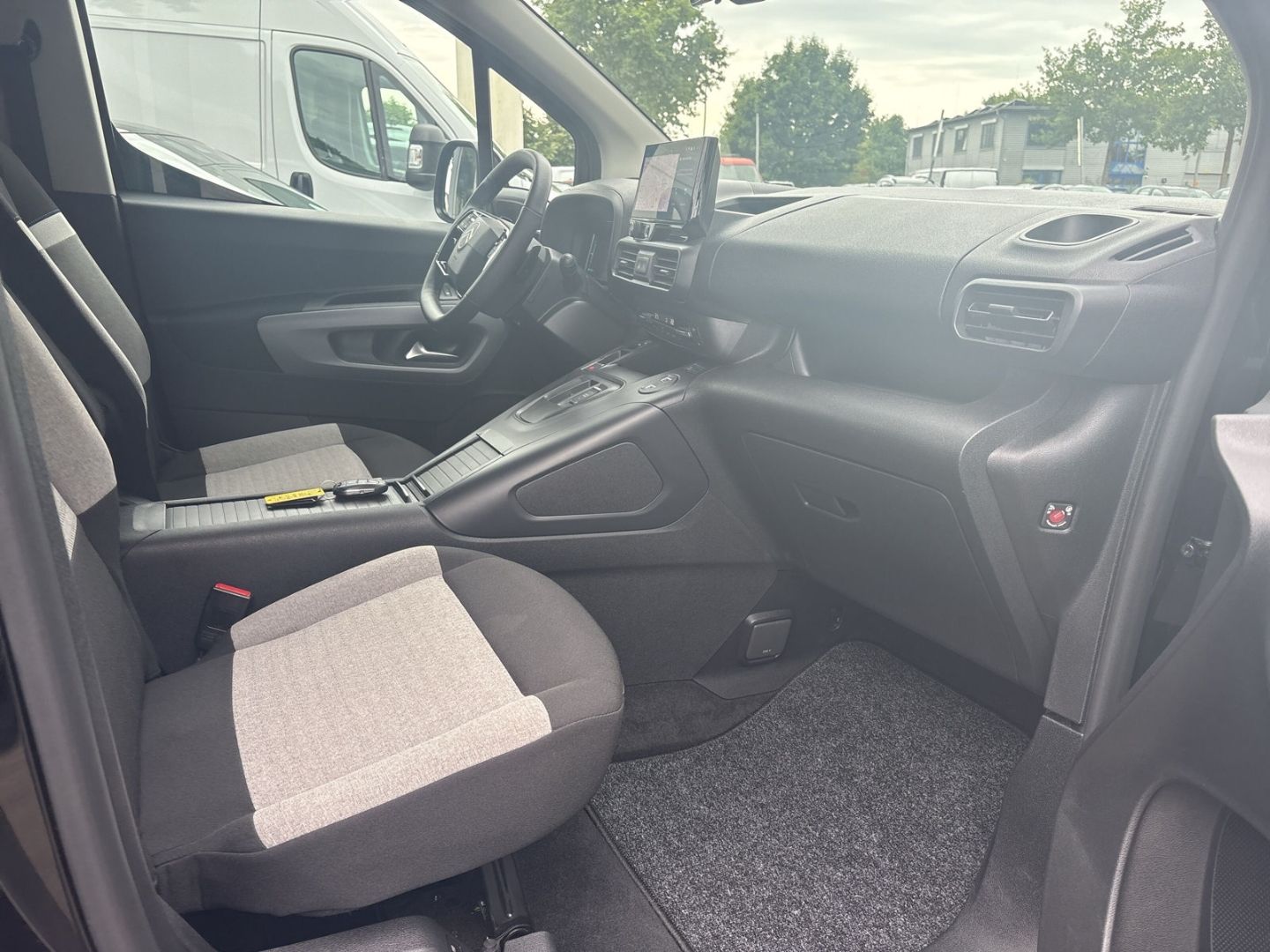 Fahrzeugabbildung Citroën Berlingo XL BlueHDi 130 EAT8 S&S Max Navi CarPla