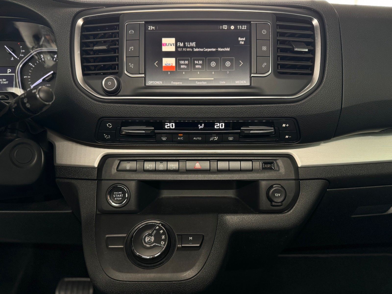 Fahrzeugabbildung Opel Vivaro 2.0 CDTI Automatik Zafira Life "AHK PANO"