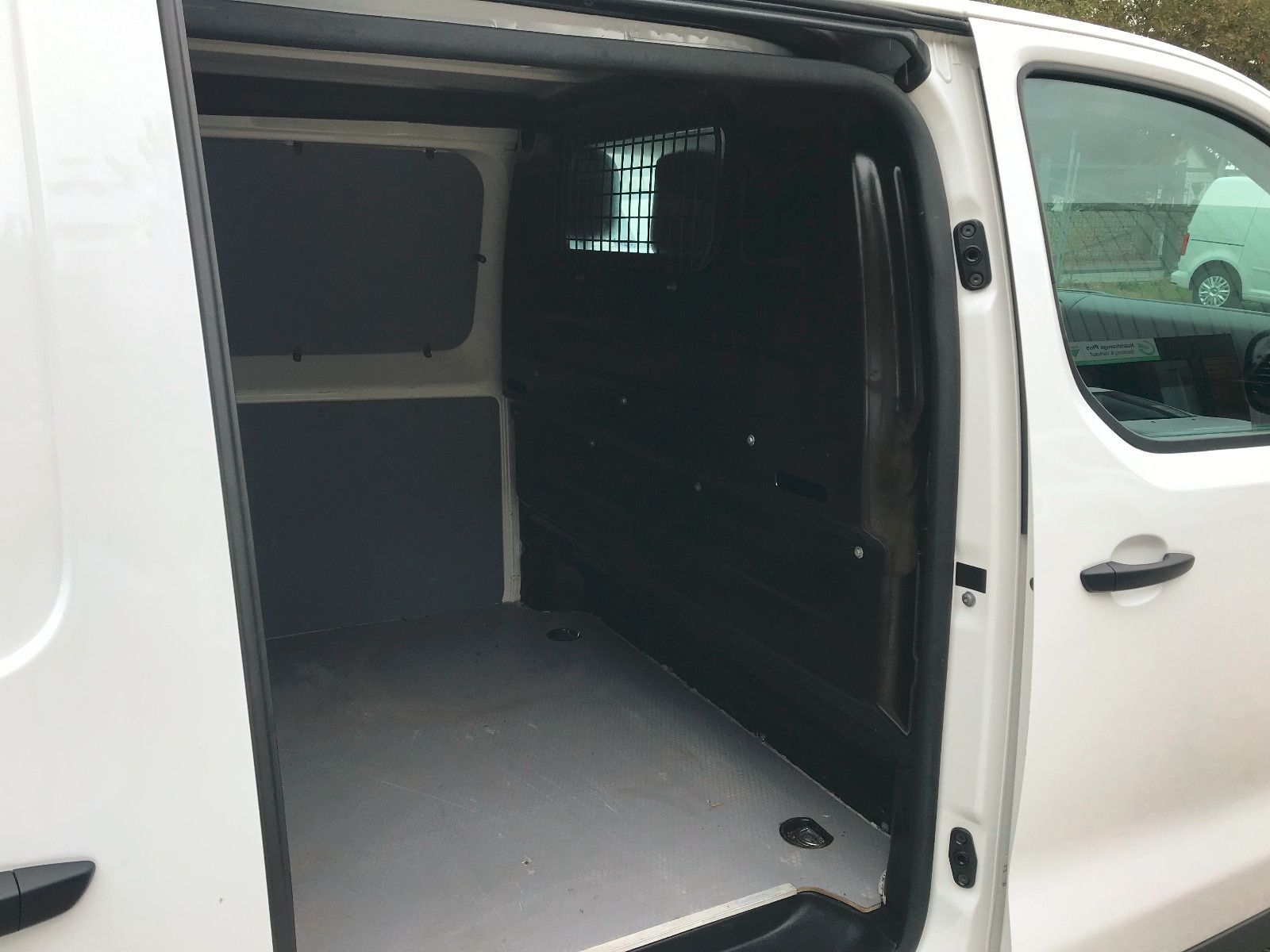 Fahrzeugabbildung Peugeot Expert Kasten Premium L2,Navi,SHZ,PDC,SHg