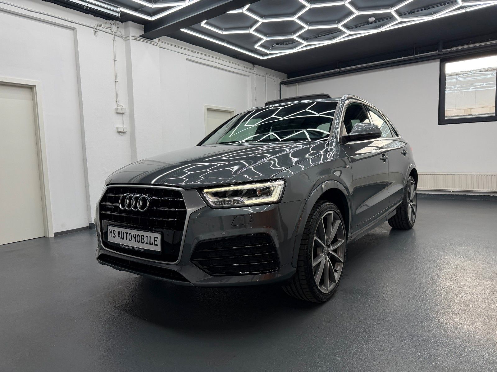 AUDI Q3 sport quattro*S-line*PANORAMA*20"*LED*