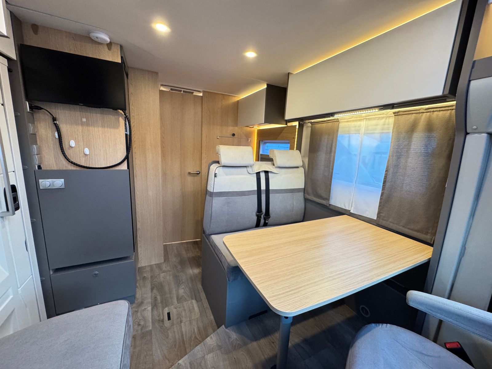 Fahrzeugabbildung LMC TOURER LIFT H 730 G DACHKLIMA SAT SKYROOF HUBBET