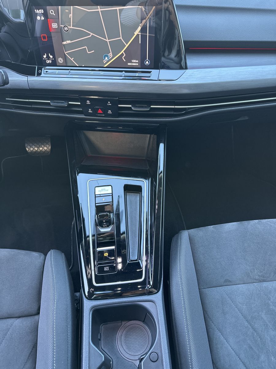 Fahrzeugabbildung Volkswagen Golf 1.4 TSI DSG Style eHybrid NAV+LED+AHK+KAMER