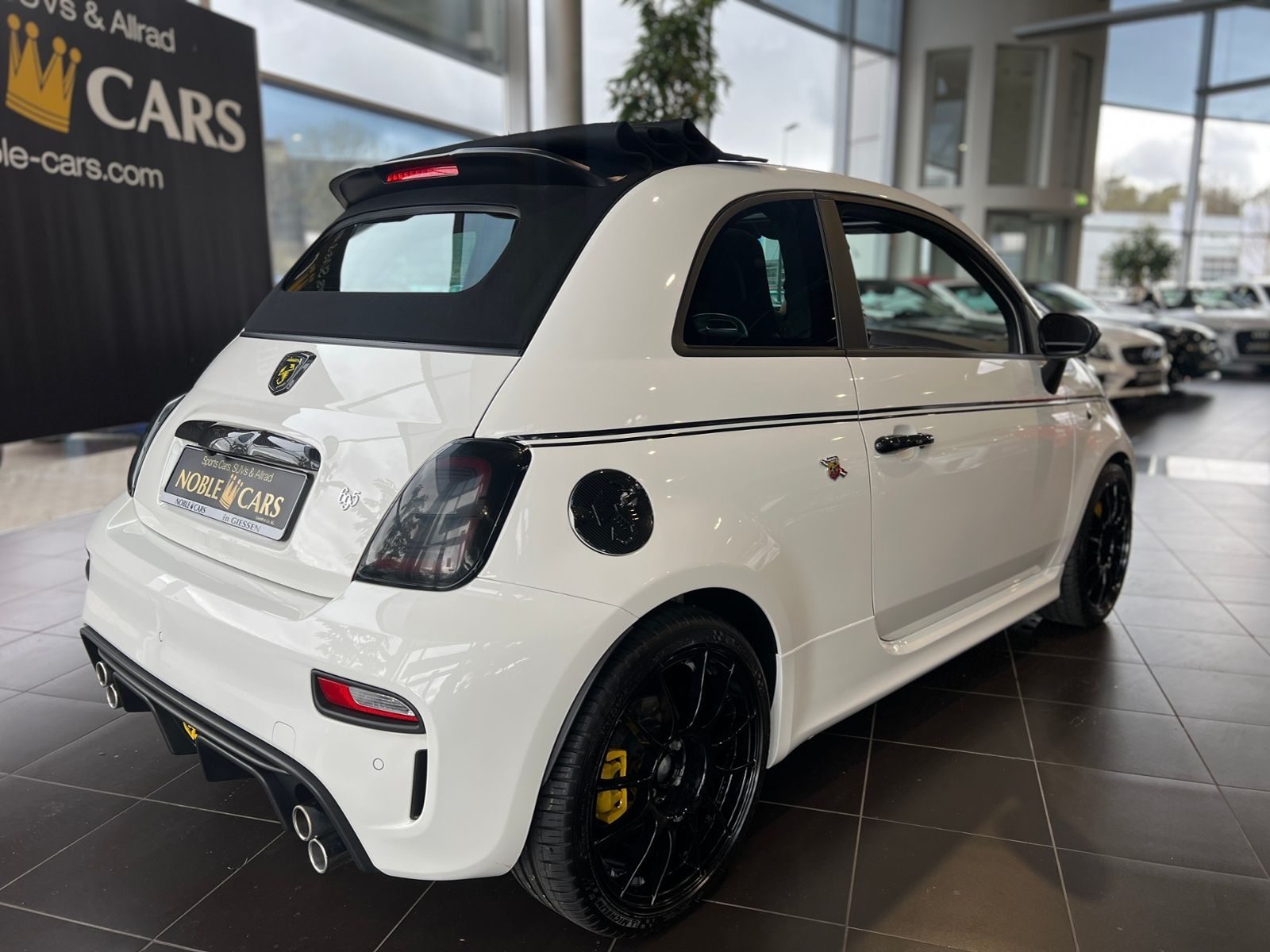 Fahrzeugabbildung Abarth 695C Cabrio Aut. KLIMA CARPLAY RFK ALU