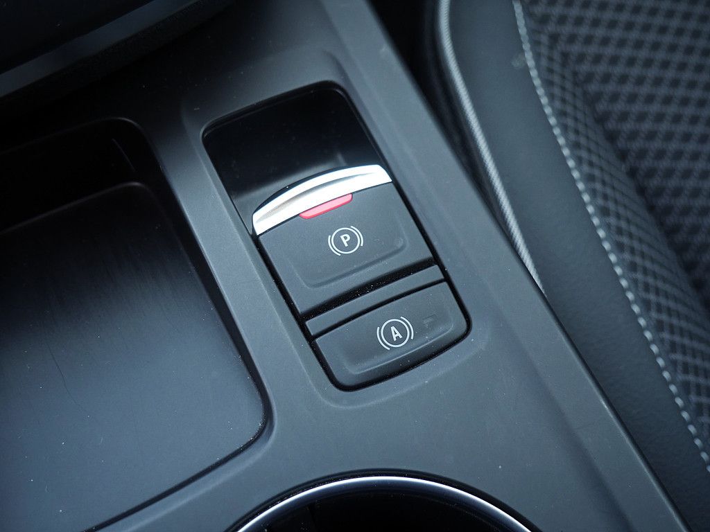 Fahrzeugabbildung Renault Arkana Intens TCe 140 SHZ KAMERA NAVI ACC LED