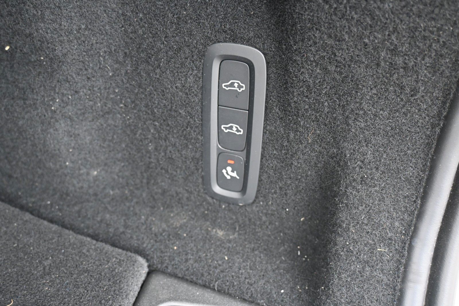 Fahrzeugabbildung Volvo XC60 T8 PHEV Ultimate Dark*LUFT*360°*ACC*AHK*