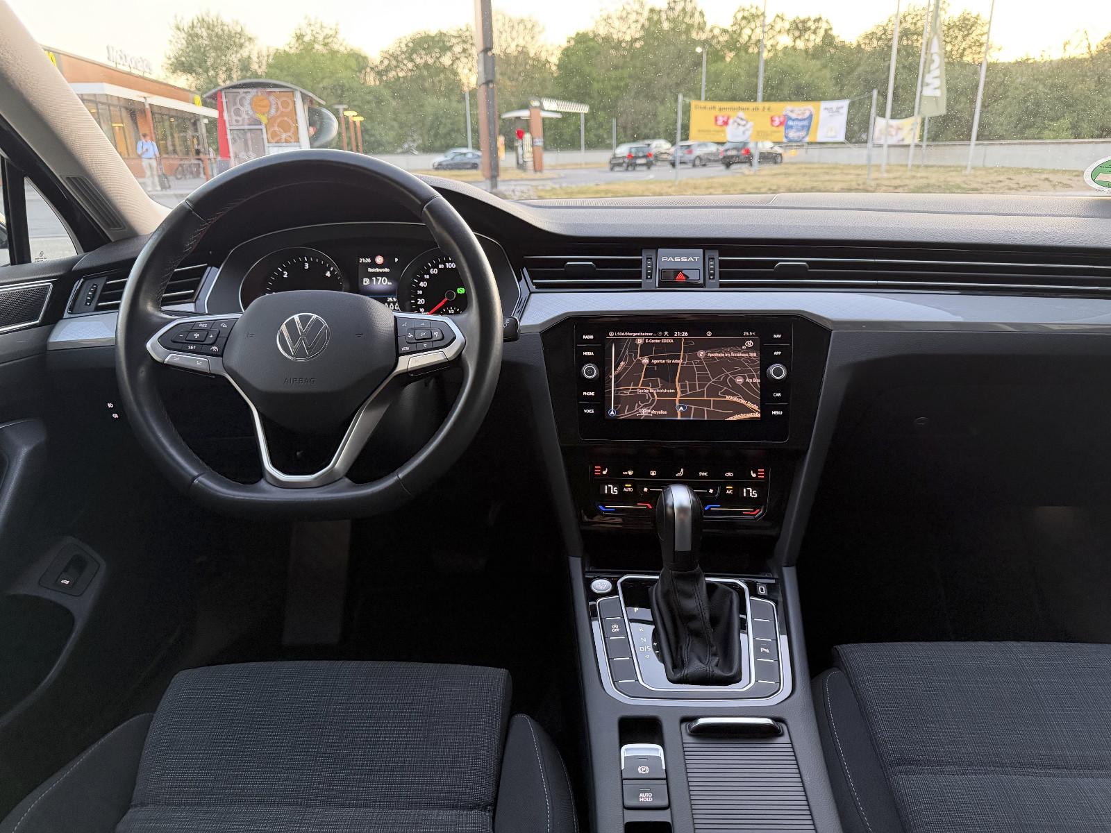 Volkswagen Passat LED Navi Massage AHK Kamera Alu, миниатюра 30