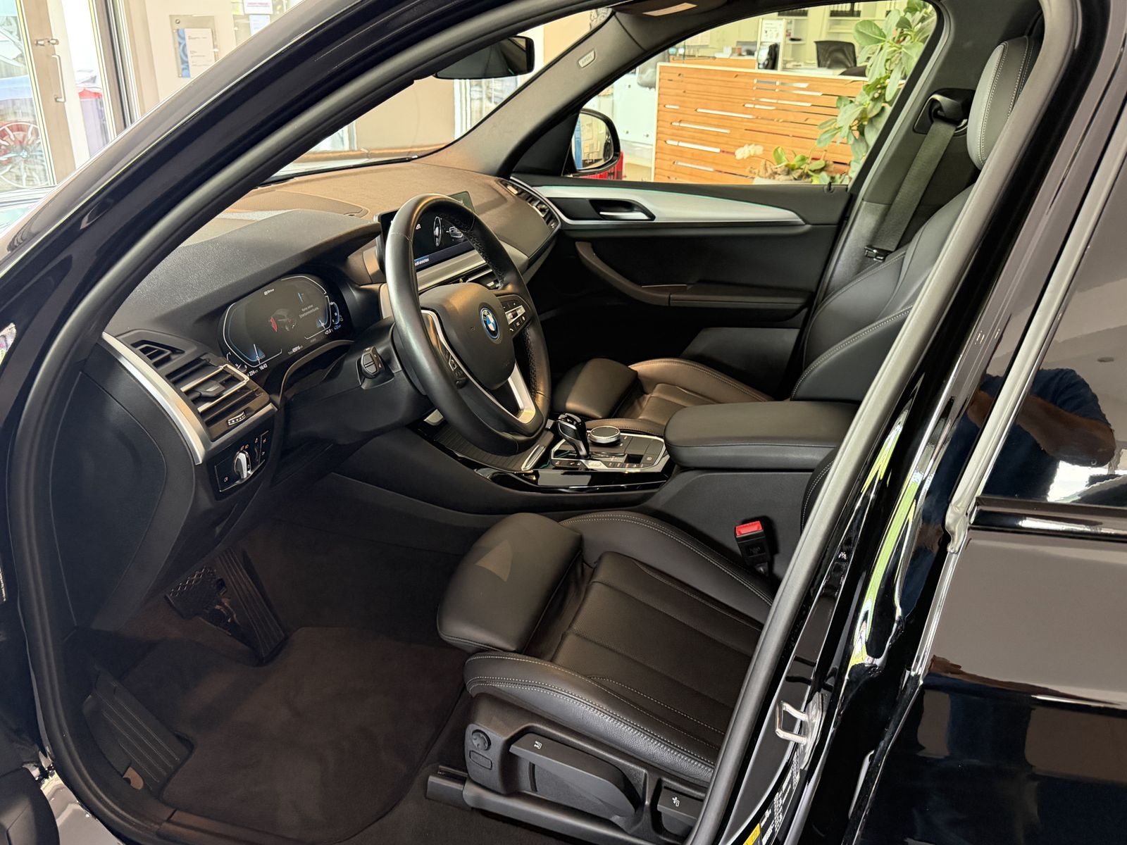 BMW X3 xDrive30e DAB LED WLAN Pano.Dach Klimaaut. foto 4