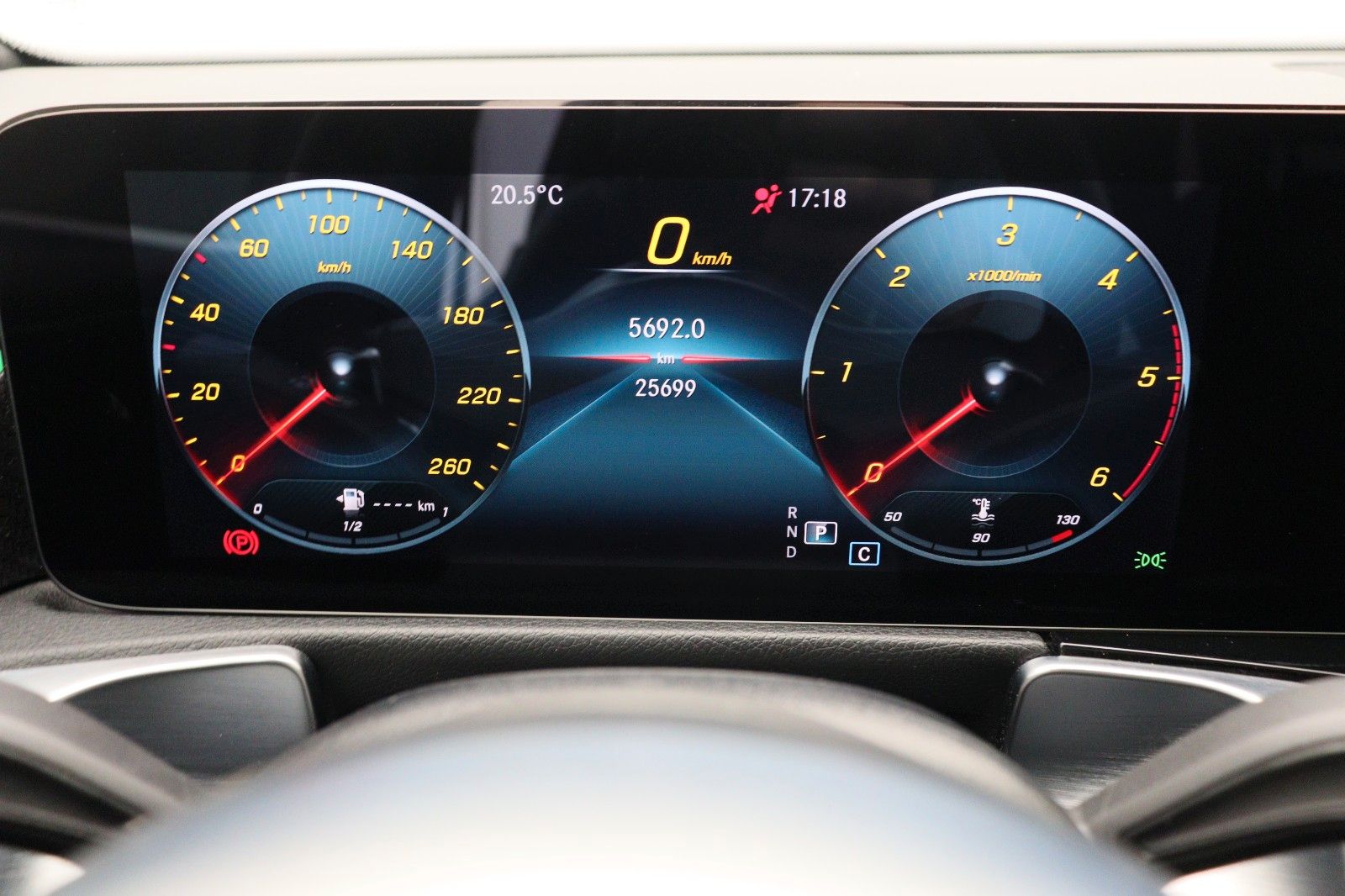 Fahrzeugabbildung Mercedes-Benz GLB 200 d AMG-Line DCT Distronic NAVI LED