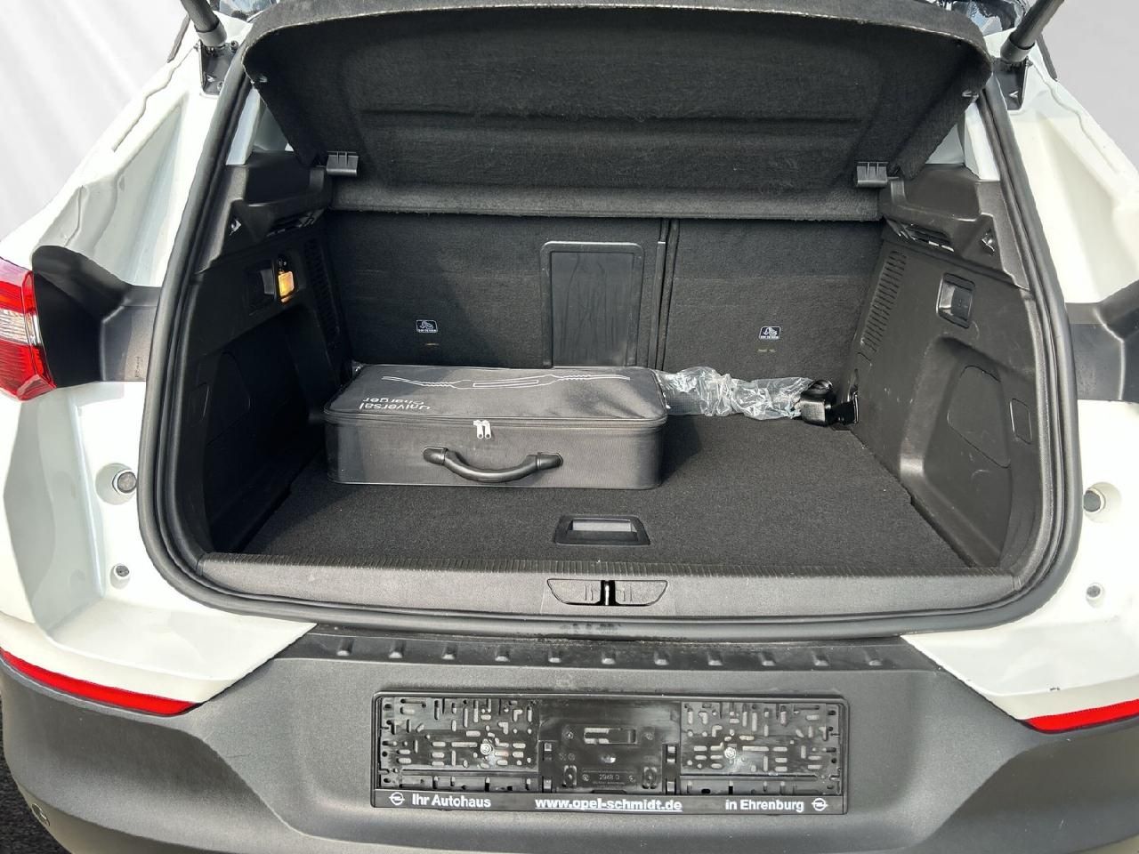 Fahrzeugabbildung Opel Grandland Business Innovation Plug-in-Hybrid