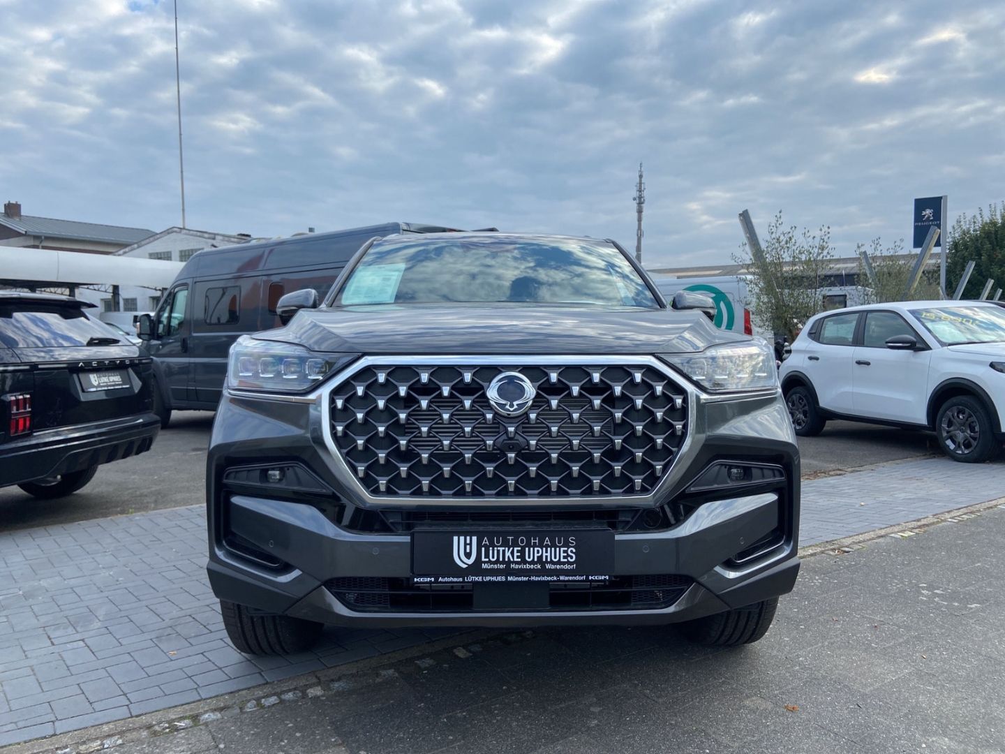 Fahrzeugabbildung KGM Rexton 2.2 Lux 8 AT AWD Navi Leder 360 Kamera