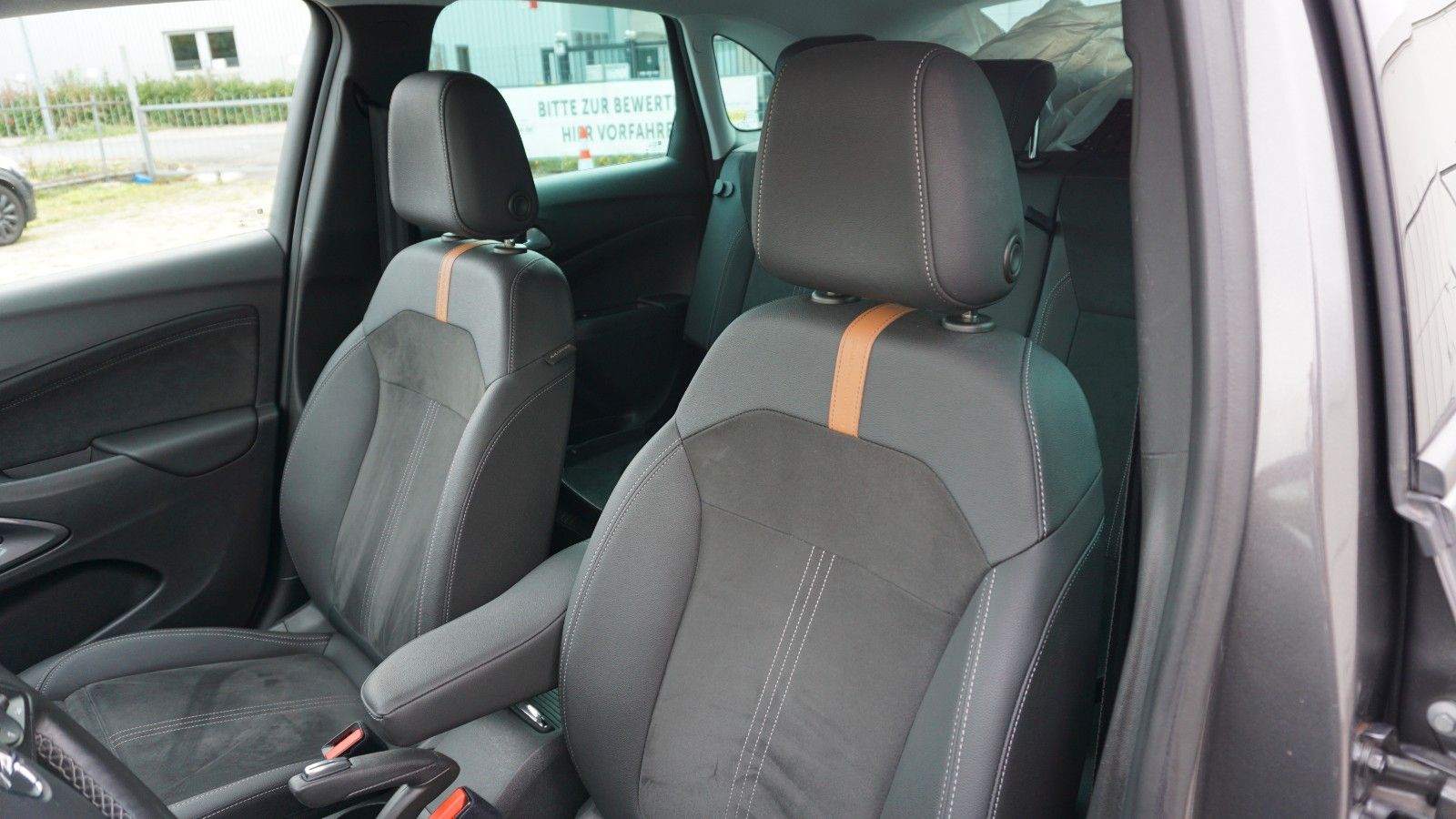 Fahrzeugabbildung Opel Crossland (X) Ultimate, Head Up, Navi, Leder