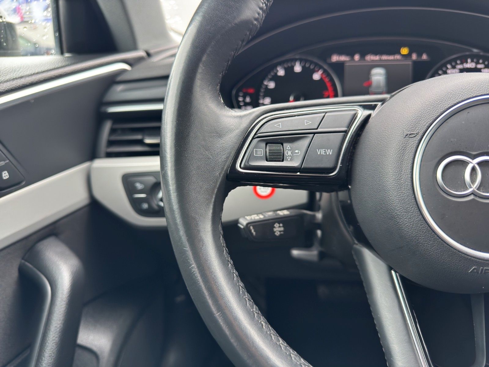 Fahrzeugabbildung Audi A4 AVANT 35 TFSI BLACK S-TRONIC NAVI LED ALLWETT