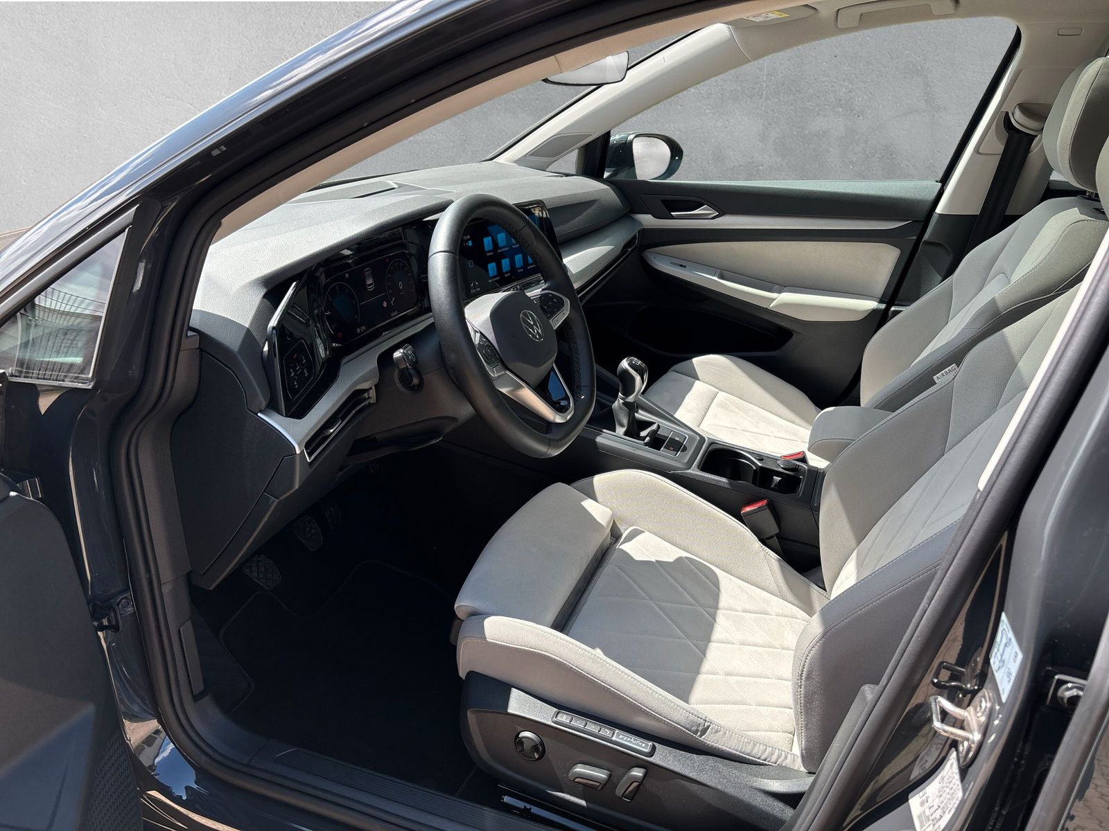 Fahrzeugabbildung Volkswagen Golf Variant 2.0 TDI Life AHK Pano Kamera Keyles