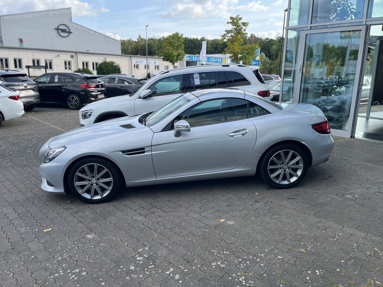 Fahrzeugabbildung Mercedes-Benz SLC 300 Roadster PANO NAVI ALU