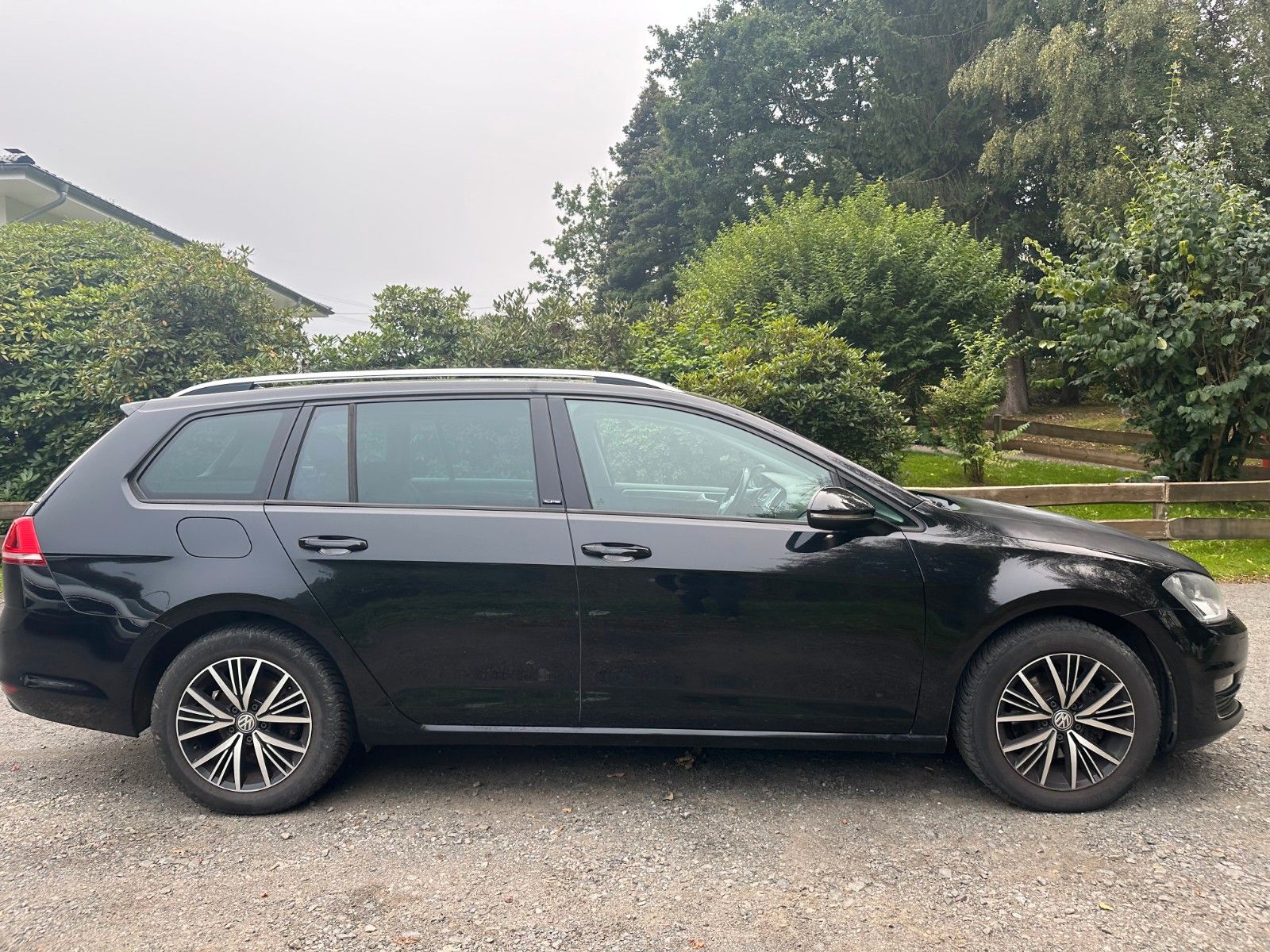 Volkswagen Golf - 1
