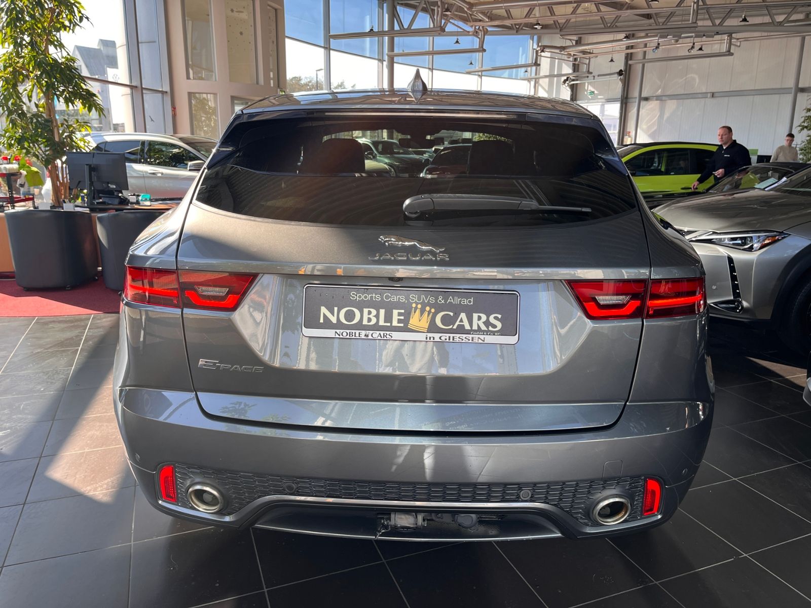 Fahrzeugabbildung Jaguar E-PACE P200 R-Dynamic AWD AHK BLACK PACK ACC