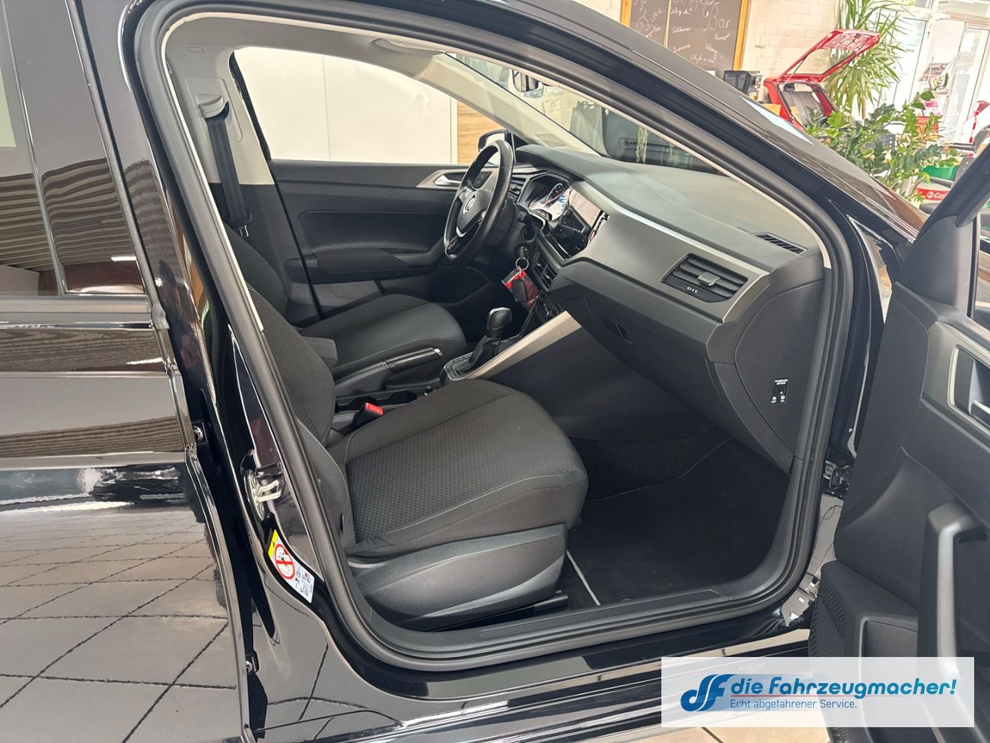 Fahrzeugabbildung Volkswagen Polo VI Comfortline 1.0 TSI AHK ACCKlimaautom SH