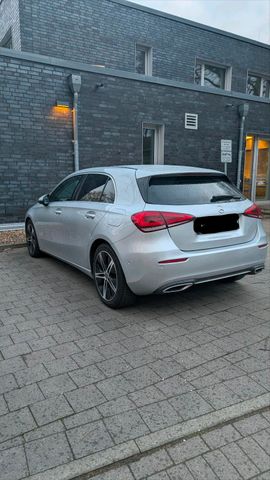 MERCEDES-BENZ Mercedes A-Klasse 180D Limousine großes Di...