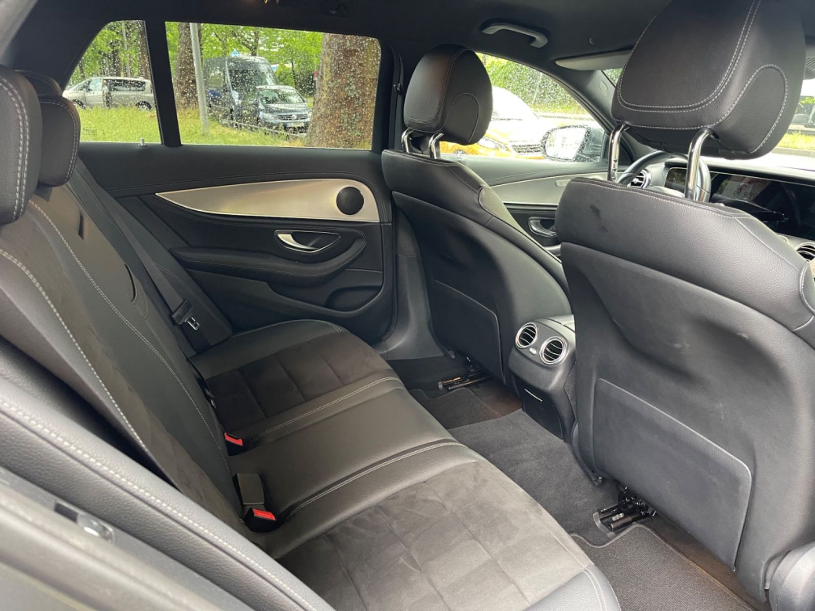 Fahrzeugabbildung Mercedes-Benz E 220d T 4Matic AMG*Standheizung*AmbientLight*