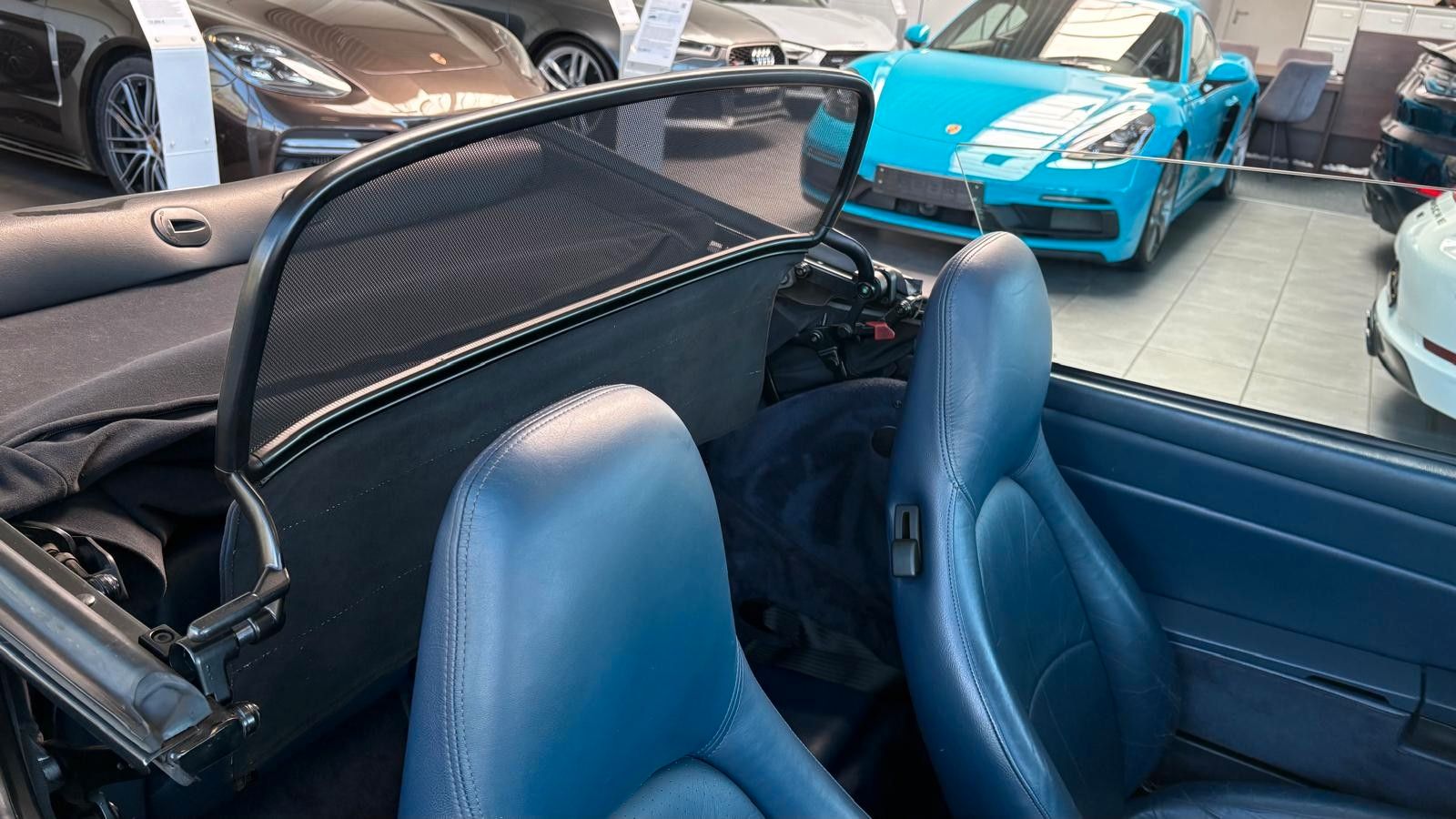 Fahrzeugabbildung Porsche 993 Carrera Cabriolet, deutsches fahrzeug.