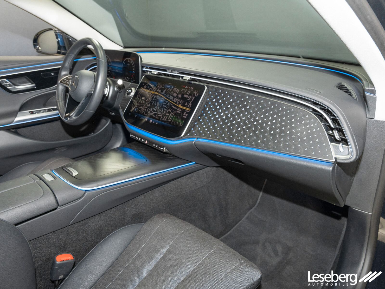 Mercedes-Benz E 300 e T Avantgarde Adv. LED AHK Distro Kamera foto 17