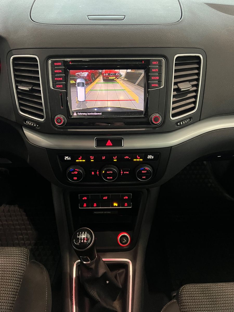 Fahrzeugabbildung Volkswagen Sharan 2.0 TDI Comfortline * PANO* R.KAMERA *AHK