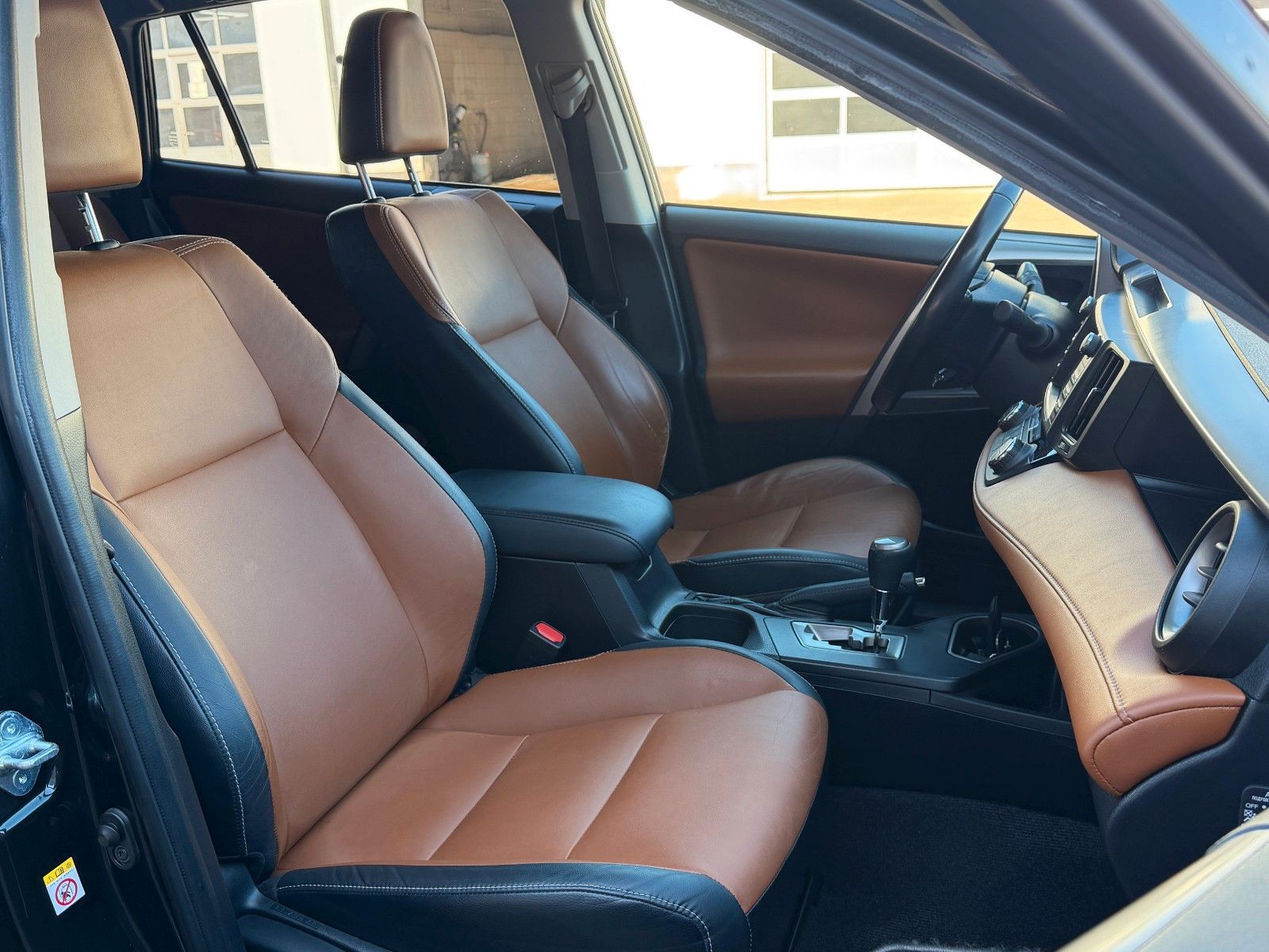Fahrzeugabbildung Toyota RAV 4 2.5 Hybrid Executive 4x4 *Nav*AHK*LED*RFK*