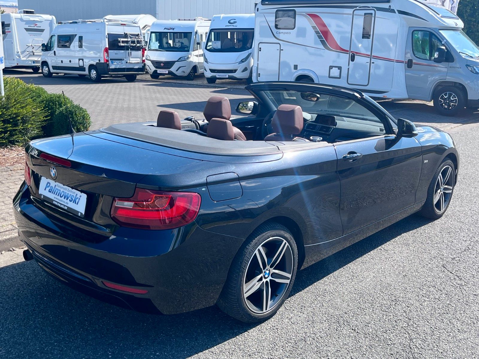 Fahrzeugabbildung BMW 220i Cabrio Sportline