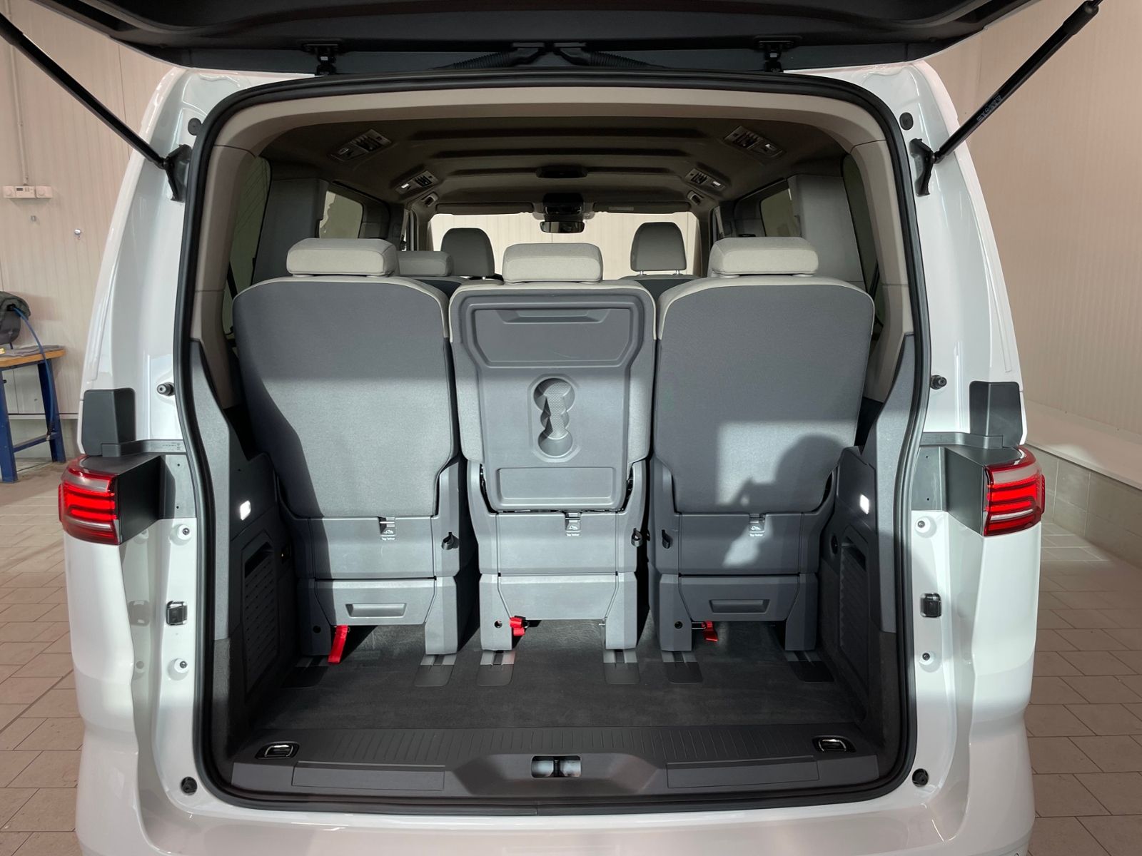 T7 Multivan 2.0 TDI DSG SHZ RFK TEMPOMAT PDC