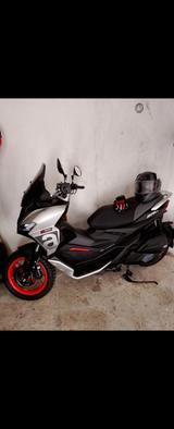 Aprilia SR GT 125 - APRILIA SR GT 125