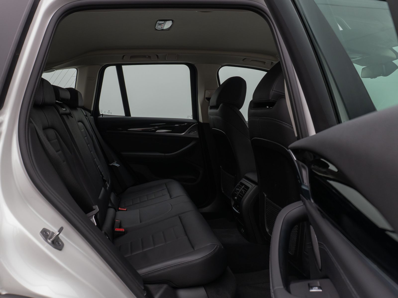 Fahrzeugabbildung BMW X3 xD30e Kamera HUD DAB Lenkrhzg Alarm AHK Sport
