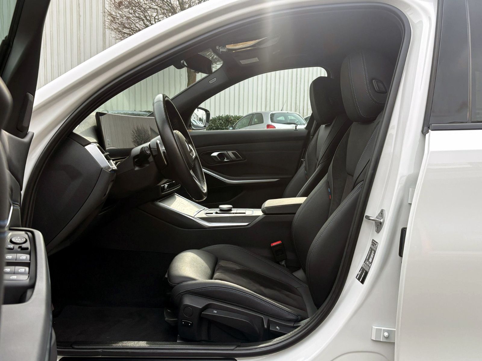 Fahrzeugabbildung BMW 318i Touring M-Sport Steptr. KAM AHK LED SHZ HUD