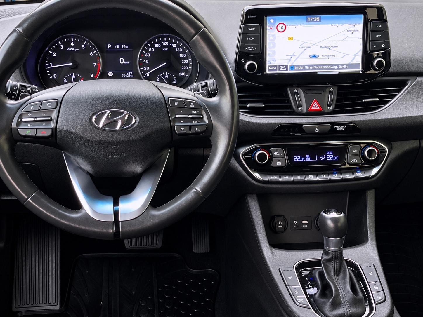 Hyundai i30 1,4 AUTOM. NAVI SITZHEIZ.SCHECKHEFT GARANTIE