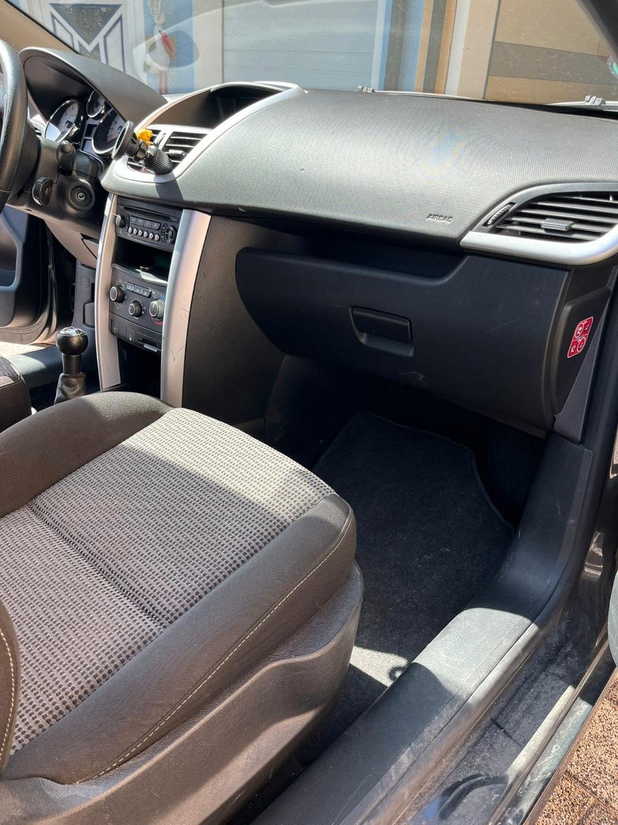 Peugeot 207 2011 — photo 5
