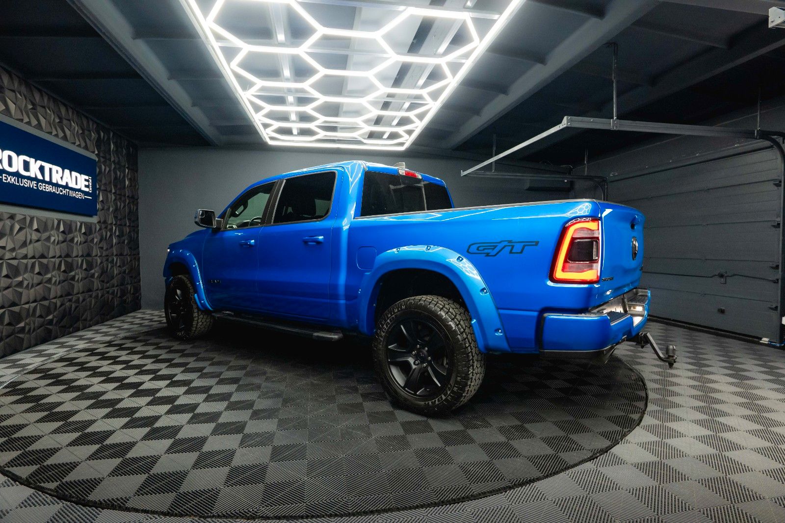 Fahrzeugabbildung Dodge RAM 5.7 V8 HEMI 4x4 NIGHT GT SPORT Night-Paket