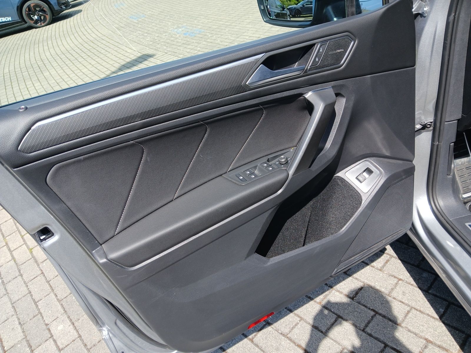 Fahrzeugabbildung Volkswagen Tiguan Allspace TDI R-Line DSG 4M STH Matrix AHK