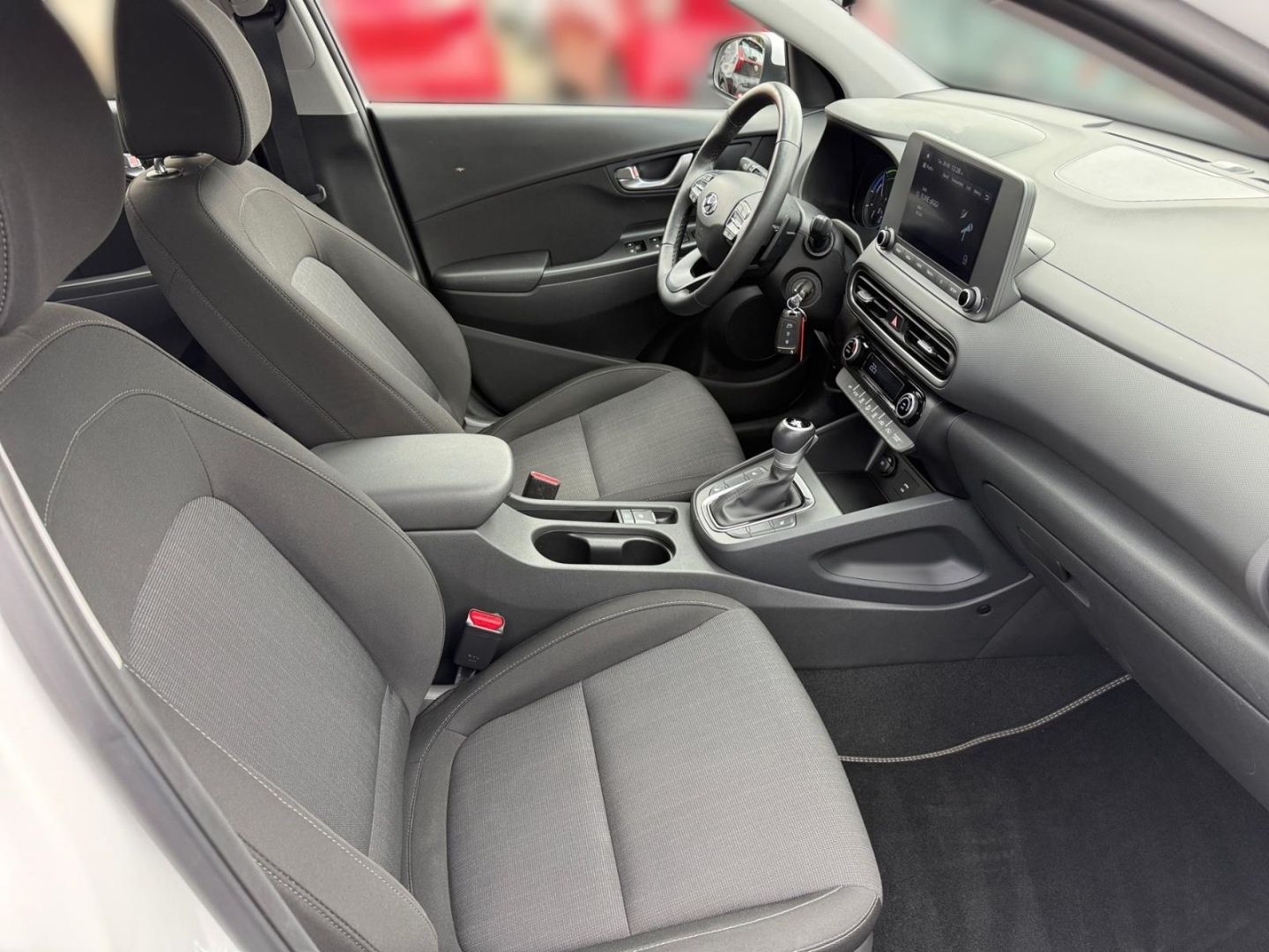 Fahrzeugabbildung Hyundai KONA 1.6 Hybrid Select Winterpaket Allwetterreif