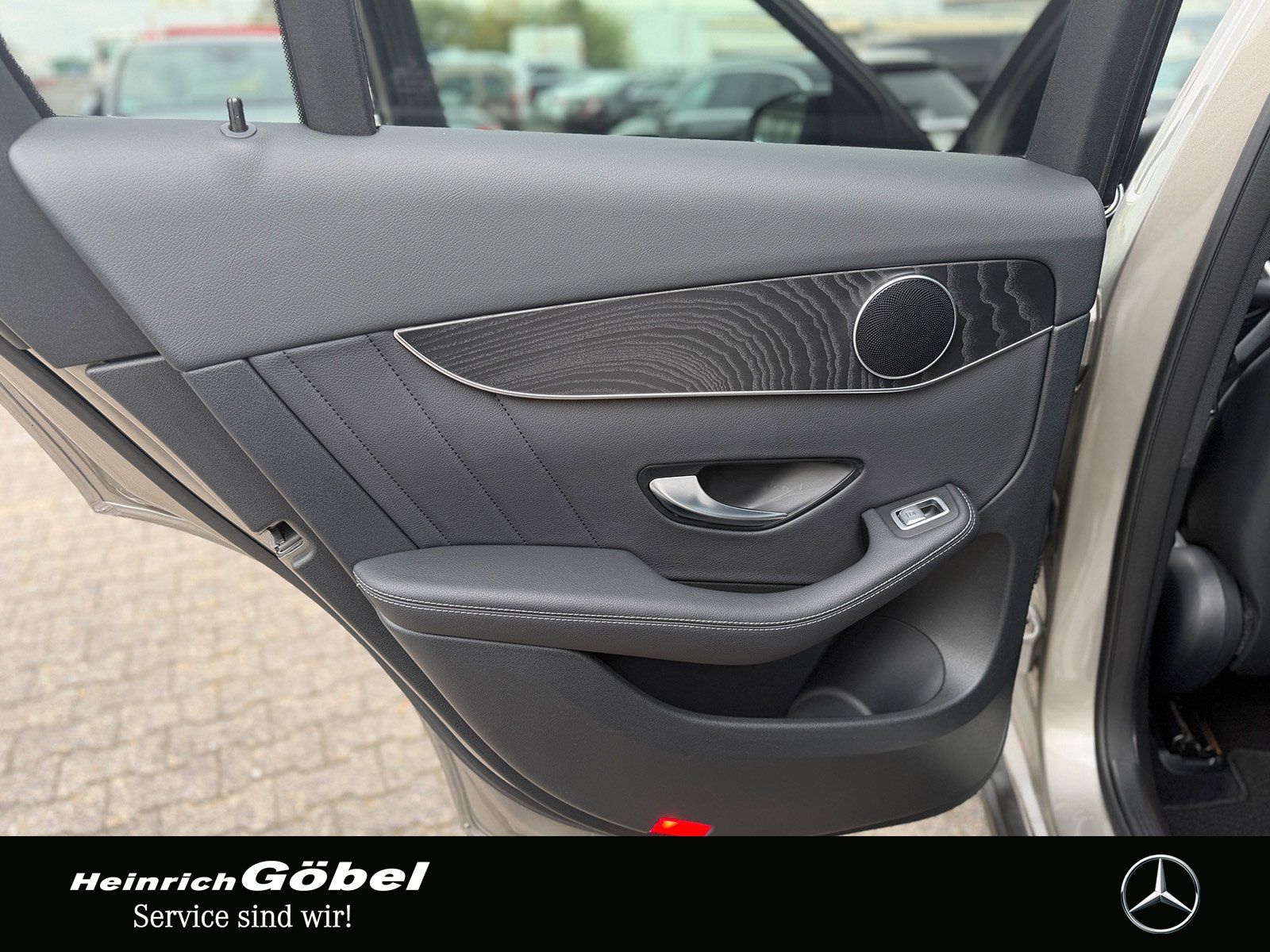 Fahrzeugabbildung Mercedes-Benz GLC 220 d 4M AMG+PANORAMA+ILS+20ZOLL+NIGHTP.+AHK